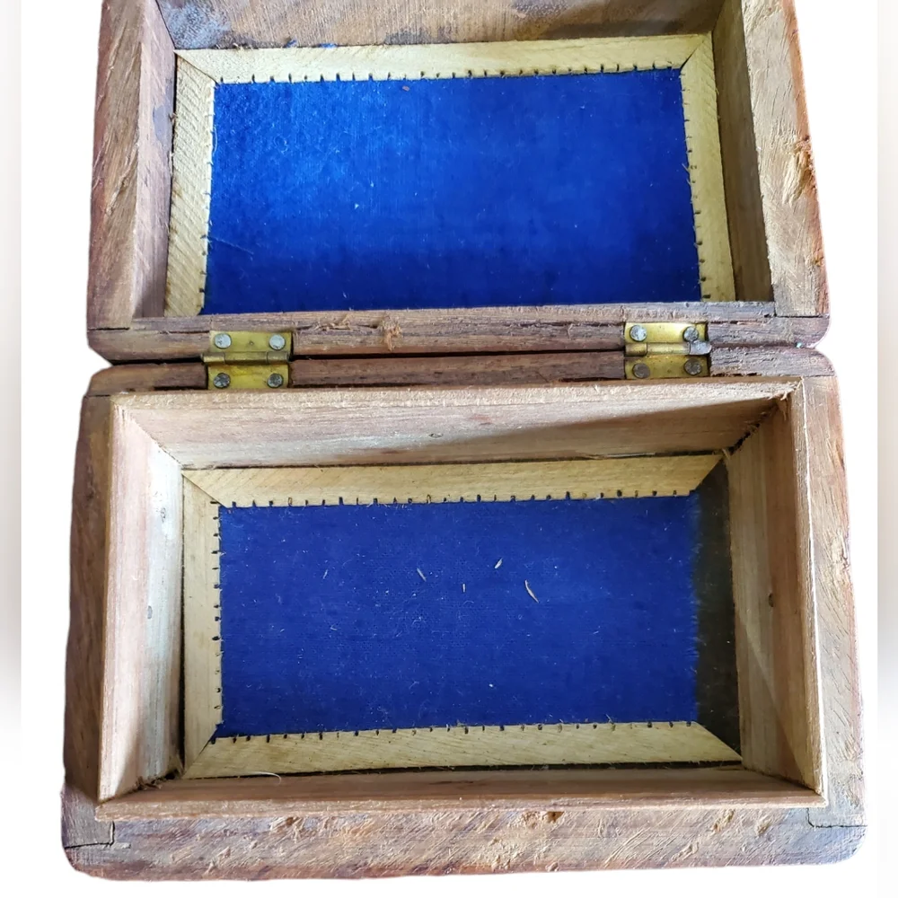 Hand carved wooden trinket/jewelry box with inlay, India, Vintage ~ Pre-Owned